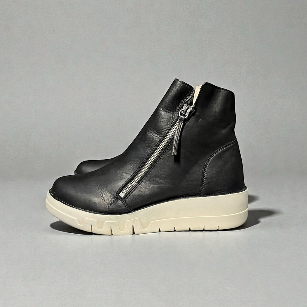 🌻NEW Miz Mooz Lando Black Leather Wedge Sneaker Women’s 40 = US Size 9-­9.5